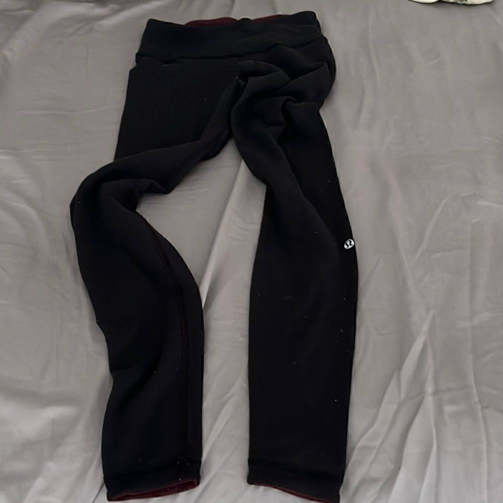 Lululemon black and burgundy reversible leggings sz 4